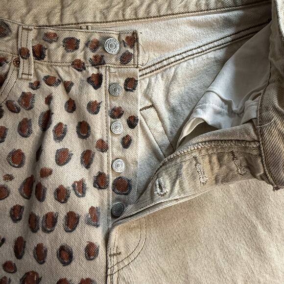 Vintage 90's Levi's 501 34 x 30 Cream with Custom Leopard Drawing Made in USA - Picture 5 of 7